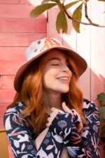 camiseta de proteccion solar mujer